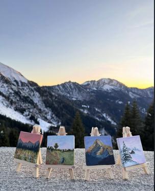 Quattro mini dipinti di paesaggi montani su cavalletti in legno