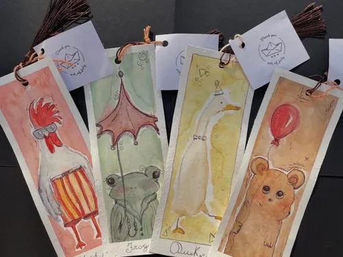 Segnalibri illustrati a mano con animali: gallo, rana, anatra e orso